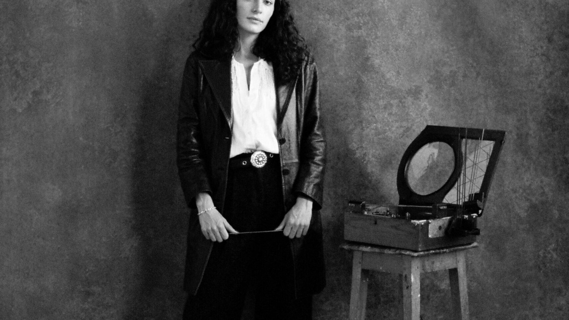 NÂR 01 - Angelique Stehli