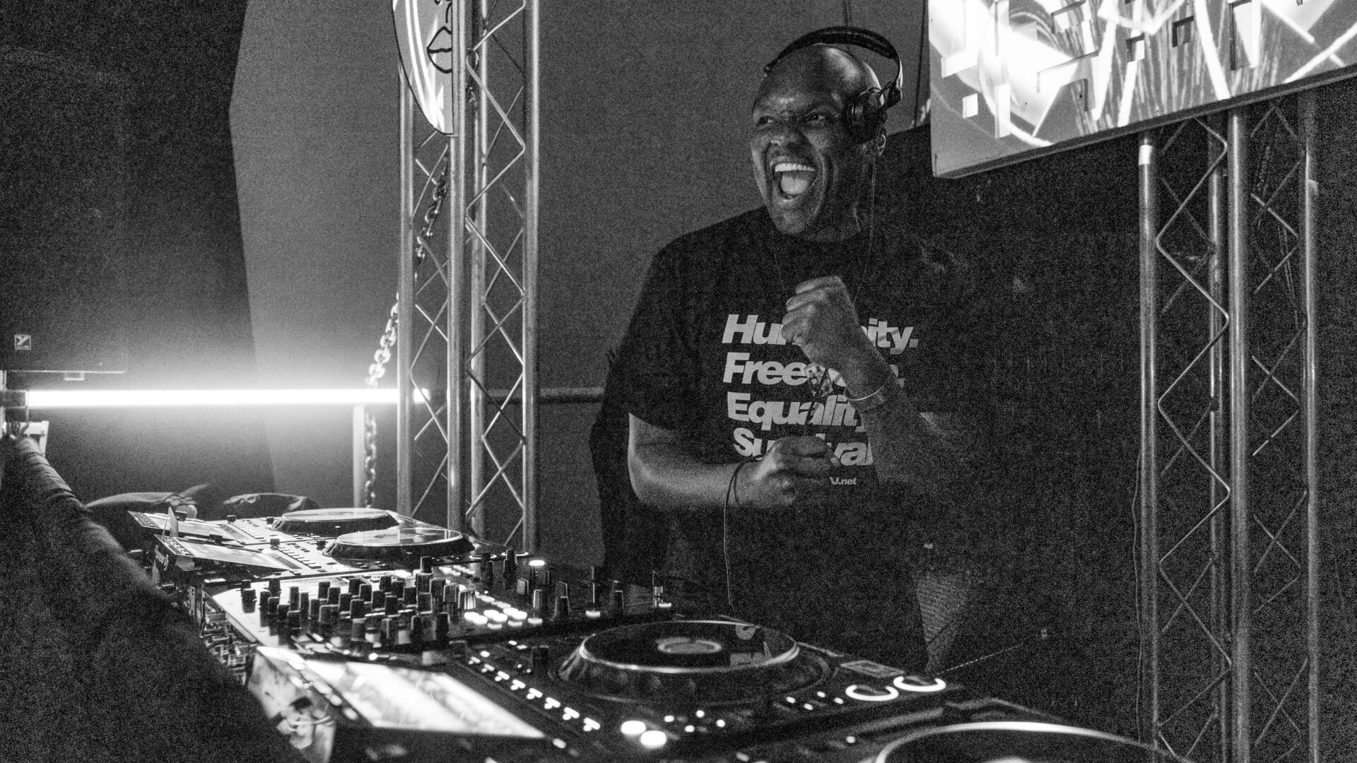 JoeNiceVan2025 - @140framespersecond - 37