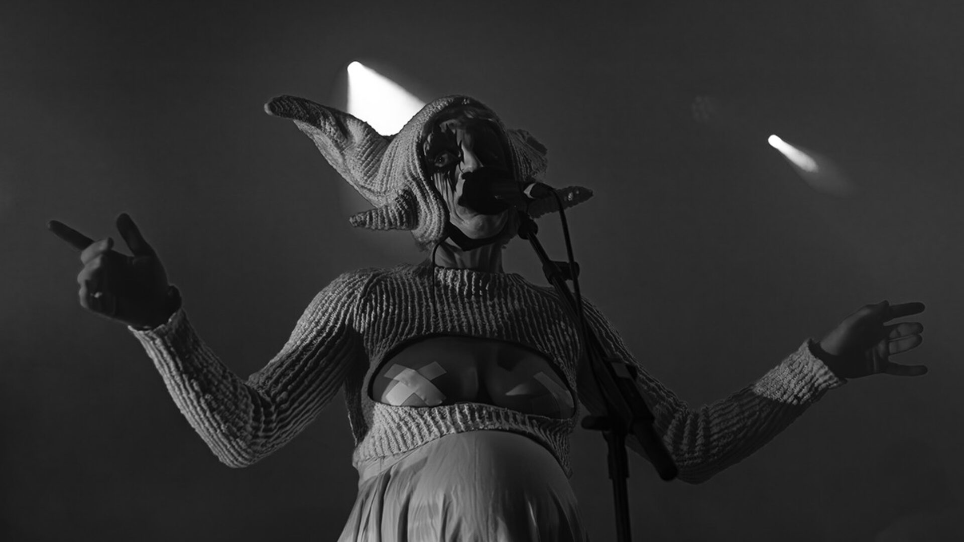 TITELBILD-WITCH-CLUB-SATAN